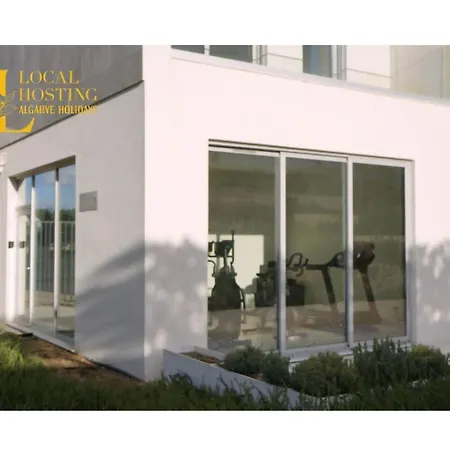 Luxury By Localhosting דירה